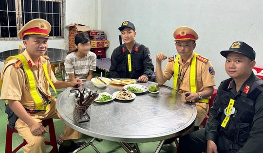 CSGT kịp thời giải cứu bé gái nghi bị kẻ xấu dụ dỗ