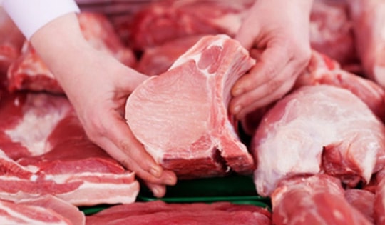 Ăn thịt lợn chưa nấu chín có nguy cơ nhiễm giun sán