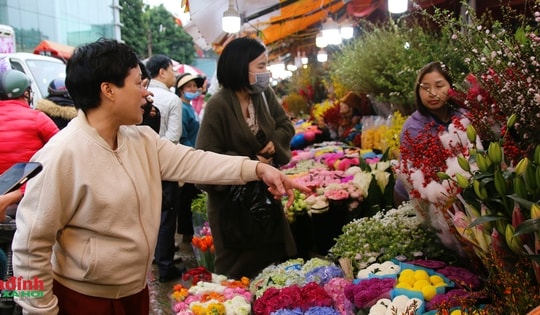 Chợ hoa Quảng An tấp nập ngày giáp Tết