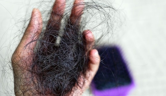 4 thói quen ăn uống khiến tóc rụng nhiều