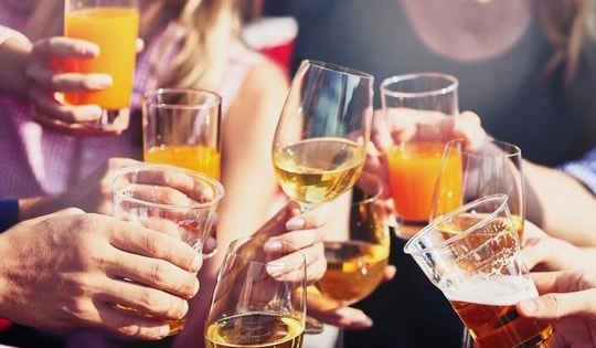 Ngày Tết, cần làm gì sau khi uống rượu bia để giảm nhanh nồng độ cồn?