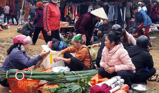 Độc đáo 'phiên chợ ngày Xuân' của người đồng bào dân tộc ở Bắc Kạn