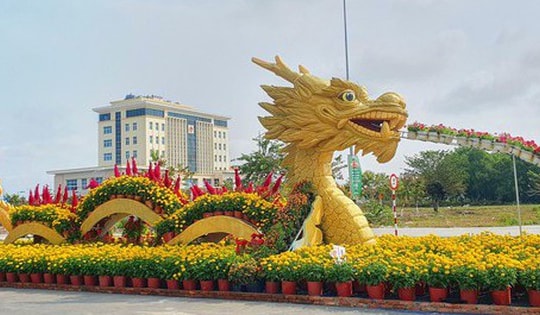 Độc đáo con đường gốm đỏ ở miền Tây có linh vật rồng phun hoa