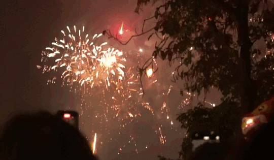 Người Hà Nội chen chân đón Giao thừa Xuân Giáp Thìn 2024