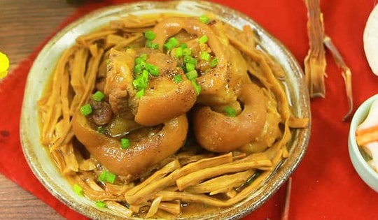 Canh măng ngày Tết ngon bổ nhưng 4 nhóm người này được khuyến cáo không nên ăn