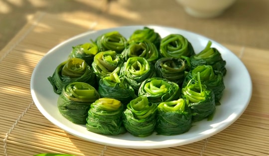 Lý do người Hà Nội xưa ăn rau muống thanh lịch như thế này!