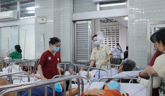 Gác Tết đoàn viên, sát cánh với bệnh nhân trong các ca trực cấp cứu