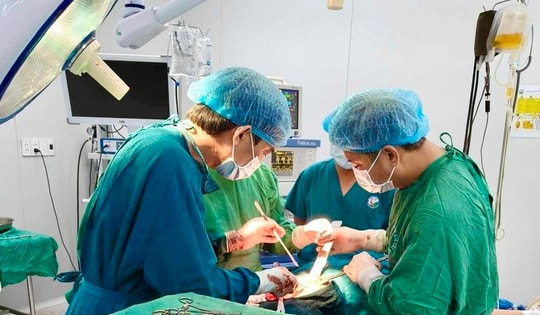 Phẫu thuật cứu sống bệnh nhi sốc mất máu do vỡ lách