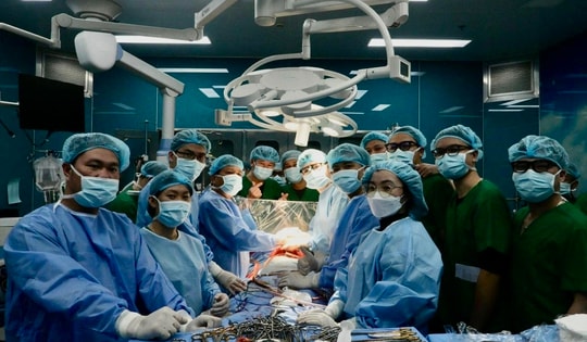 12 giờ cân não ghép phổi thành công cho nữ sinh 21 tuổi mắc bệnh phổi nguy kịch