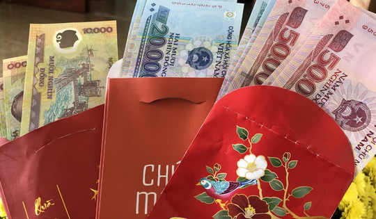 Sau Tết Nguyên đán, nhiều phụ huynh dùng tiền mừng tuổi của con để mở sổ tiết kiệm