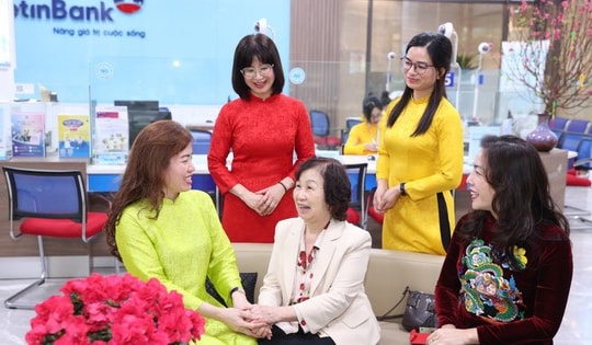 VietinBank Chi nhánh Thăng Long tưng bừng khai xuân đón khách