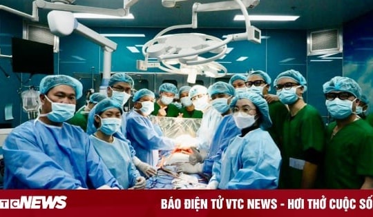 80 y bác sĩ tham gia ca ghép phổi đêm Giao thừa hồi sinh cô gái 21 tuổi