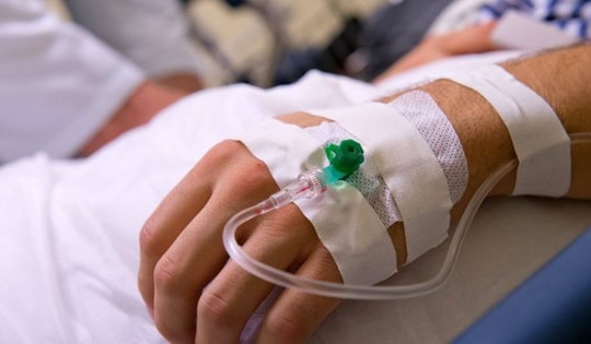 Người đàn ông 41 tuổi loét dạ dày, bụng cứng như gỗ do thường xuyên làm việc này trong dịp Tết