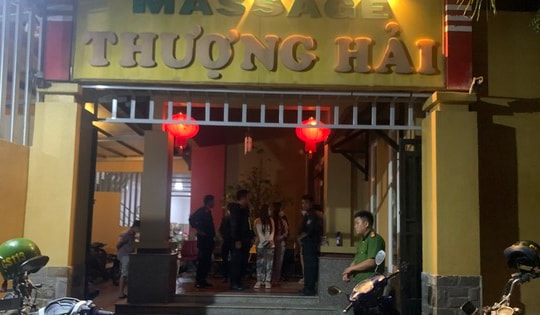 Bắt quả tang 4 nhân viên massage kích dục cho khách giá 500 nghìn đồng