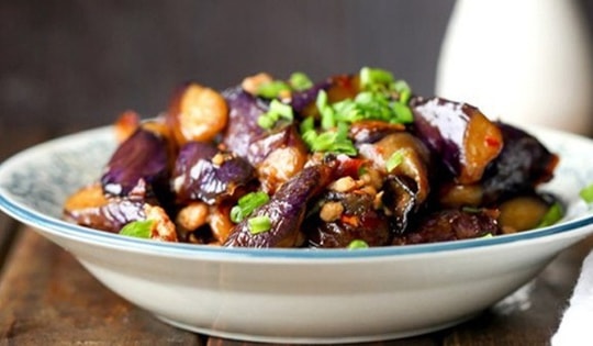 Đừng cho dầu trước, thêm 2 bước này khi nấu món cà tím xào thịt băm sẽ ngon hơn và không ngấm dầu, bị thâm