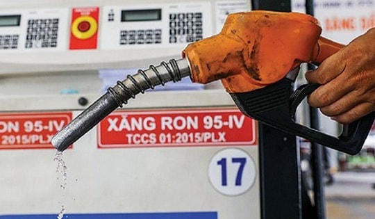 Giá xăng hôm nay đồng loạt giảm, về sát mốc 22.000đ/lít