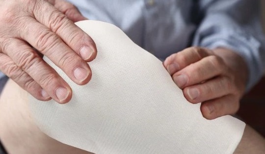 Người phụ nữ 55 tuổi phải cắt bỏ cả 2 chân chỉ vì sai lầm nhiều người Việt mắc phải