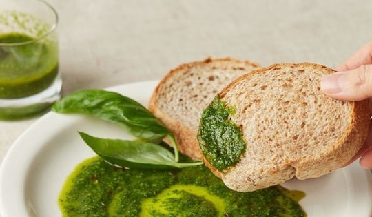 Hướng dẫn cách cực dễ làm sốt húng quế trộn salad hay ăn cùng bánh mỳ đều ngon