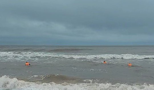 Cứu nạn kịp thời 4 ngư dân Thừa Thiên Huế trên ghe cá bị lật