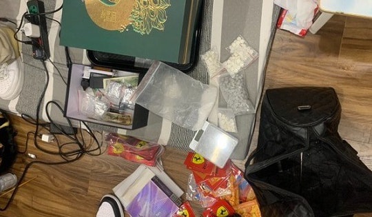 Chặt 'vòi bạch tuộc' cung cấp 'nước vui'