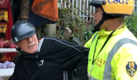 Không chịu đo nồng độ cồn, người đàn ông say rượu tấn công CSGT