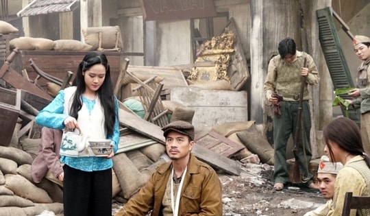 "Đào, phở và piano" gây sốt, cháy vé vì sao doanh thu vẫn kém xa "Mai"?