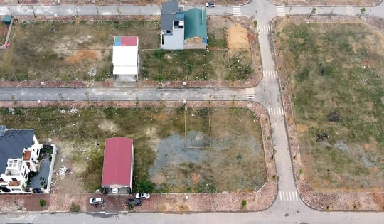 Giá căn hộ chung cư liên tục lập đỉnh, nhà đầu tư "quay xe" săn đất nền