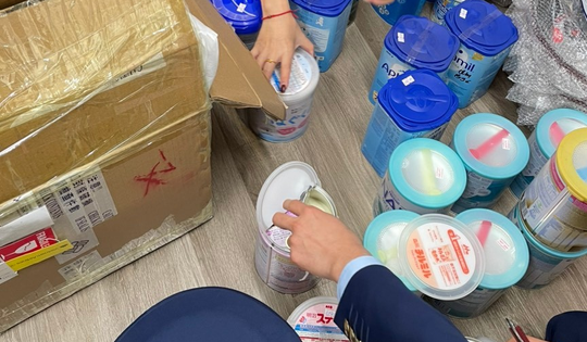 Tiểu thương vô tư bán hàng chục sản phẩm sữa nhập lậu trên mạng xã hội