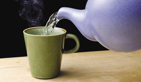 Uống một cốc nước ấm vào khung giờ này còn tốt ngang thuốc bổ tim, chăm chỉ làm còn có da căng bóng!