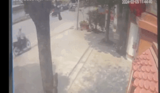 Video: Camera an ninh hé lộ nguyên nhân vụ tai nạn nghiêm trọng khiến xe ôtô con bẹp rúm ở Ứng Hòa