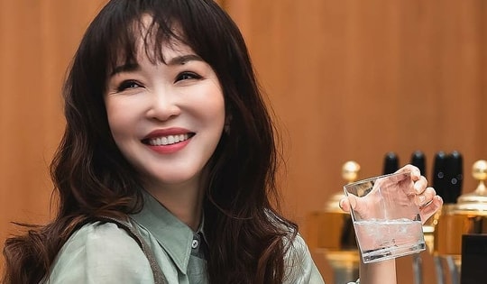 Thời gian biểu uống nước giúp Phạm Văn Phương giữ da đẹp, dáng thon