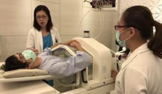 Người phụ nữ 60 tuổi mắc ung thư bàng quang do thường xuyên làm việc này khi làm đẹp, chị em cần cảnh giác với sở thích này