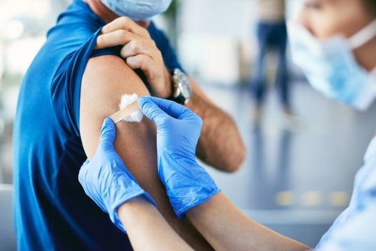 Người đàn ông tiêm 217 mũi vaccine Covid-19 trong gần ba năm