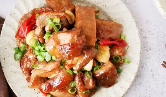 Hai món gà chế biến với khoai môn thơm ngon hấp dẫn