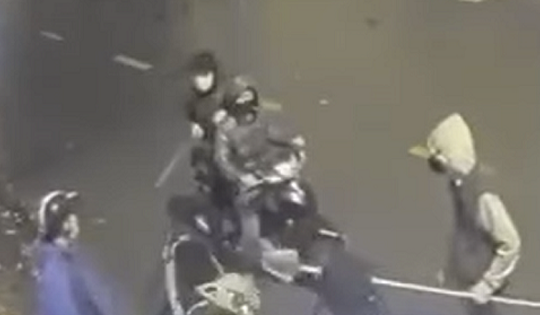 Nhóm thanh thiếu niên chặn đường cướp tài sản ở quận Hà Đông