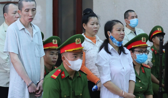 Hoãn phúc thẩm mẹ nữ sinh giao gà kêu oan