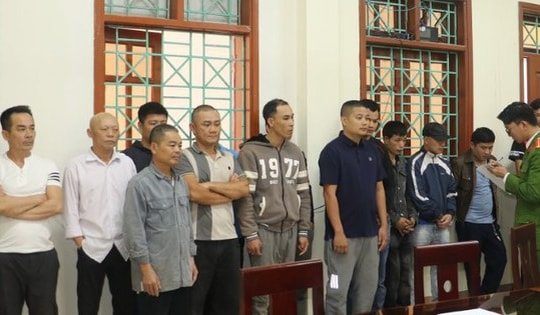 Đột kích sới bạc trong rừng sâu, hàng chục 'con bạc' sa lưới