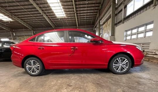 Cận cảnh xe ô tô rẻ ngang Kia Morning và Hyundai Grand i10, sang hơn cả Mazda 3 về Việt Nam