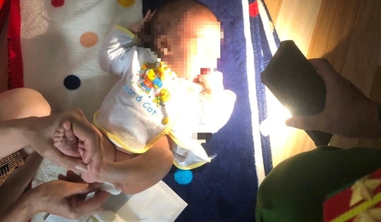 Xót xa cháu bé bị bỏ rơi cùng tờ giấy mang nội dung nhờ nuôi giúp