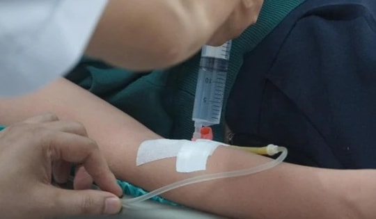 Tự uống thuốc đau xương khớp, người đàn ông 58 tuổi suýt chết vì bị sốc phản vệ