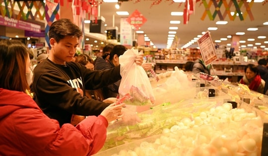 Tại sao các mặt hàng thuộc diện bình ổn giá, hàng hóa dịch vụ thiết yếu được Hà Nội theo dõi chặt trong năm 2024?