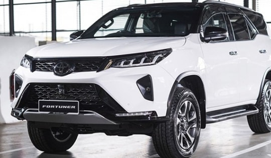 Giá lăn bánh Toyota Fortuner mới nhất rẻ ngỡ ngàng, Santa Fe hay Ford Everest đều 'lép vế'