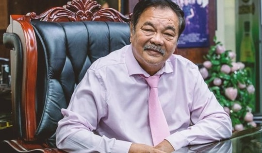 Ông Trần Quí Thanh cùng hai con gái chuẩn bị hầu tòa