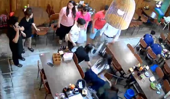 Giây phút điều dưỡng A9 Bạch Mai cấp cứu cho du khách nước ngoài ngừng tim đột ngột tại nhà hàng