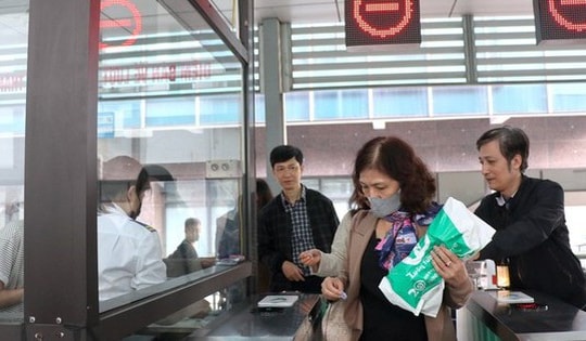 Thêm 10 tuyến xe buýt Hà Nội thanh toán bằng thẻ, vé điện tử