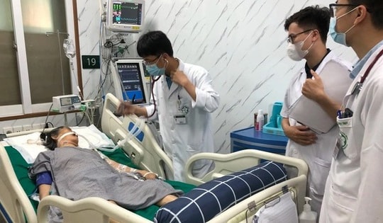 Thanh niên 32 tuổi ở Hà Nội đột quỵ khi chơi cầu lông, bác sĩ khuyến cáo người trẻ có dấu hiệu này tuyệt đối không chủ quan