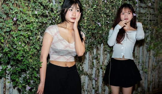 Giới trẻ Hà Nội đổ xô đến con đường hoa 'sống ảo' lúc nửa đêm