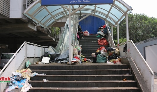 Cảnh nhếch nhác xung quanh nhà ga đường sắt Nhổn -Ga Hà Nội trước ngày đưa vào hoạt động