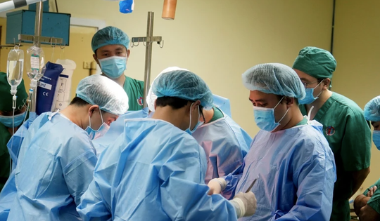 Lần đầu tiên tại bệnh viện tuyến tỉnh: Gần 120 y bác sĩ lấy đa tạng từ người hiến chết não trong đêm