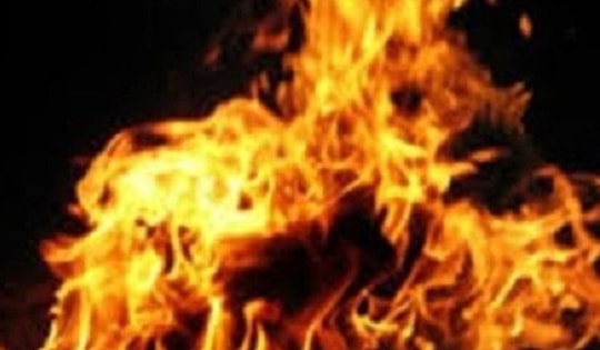 Khởi tố con trai tạt xăng đốt mẹ